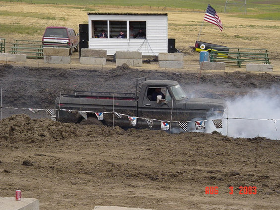 goldendale-mud-bogs-8303-040.jpg Big ford has some oiling problems
