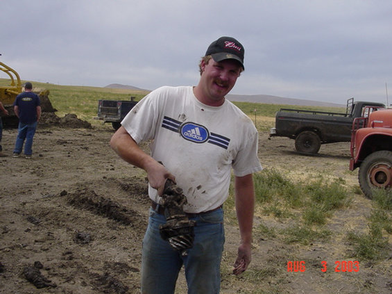 goldendale-mud-bogs-8303-061.jpg Sods trophy for the event
