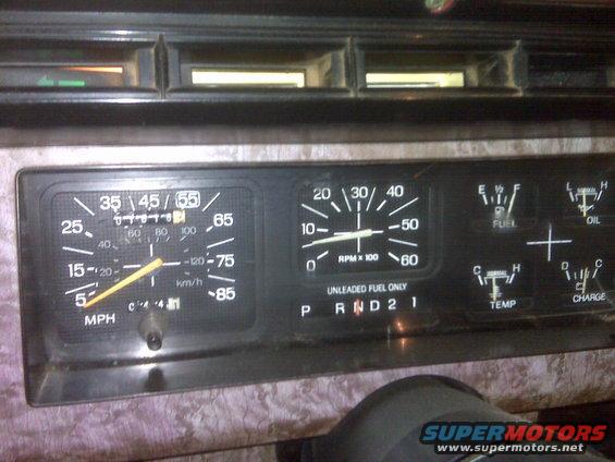 img00052.jpg In gear, waiting at a light. Engine should be quite warm but temp gauge is off.