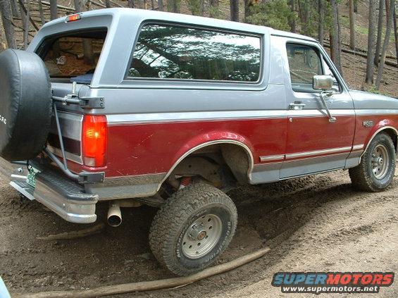 flexy2.jpg Same spot, just a compair shot to my cousins jeep in the next picture.