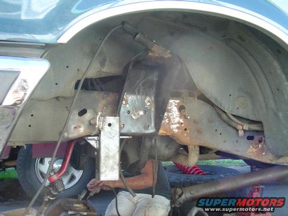 dsc00283.jpg trackarm bracket and coil bucket test fit