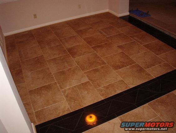 21dining.jpg Dining room from entry