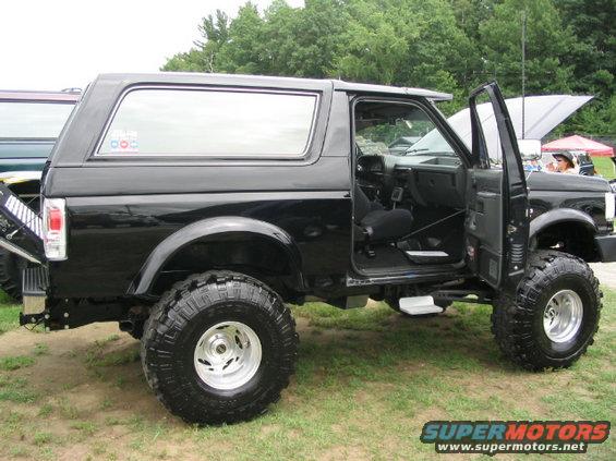 johns-bronco1.jpg John's 90 Bronco 9" lift & 38's