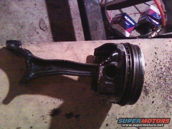 thrown-rods-11.jpg Then the cap on #1 snapped, which bounced it around pretty good and broke it a lot!