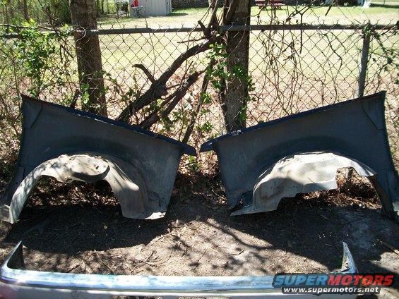 100_3273.jpg Fenders with inner fender wells.