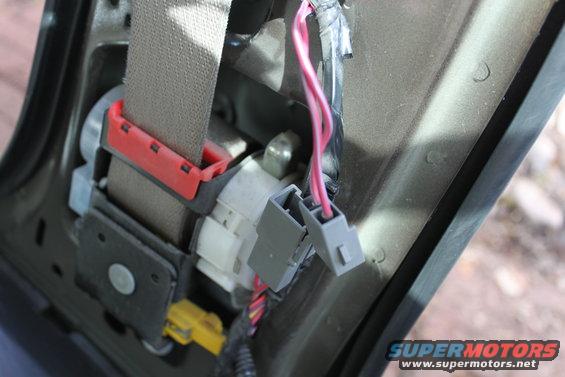 connect this and both rear windows should work using the rear power window swiches.