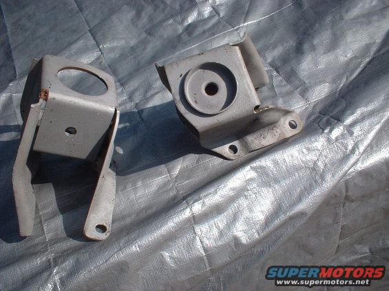 dscf0040.jpg Rear spring front hangers.