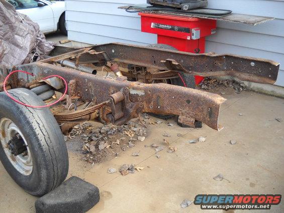 54-build--32610-008.jpg I left it around a 1' - 1 1/2' feet too long. I'll cut it down the rest of the way once I get the box cut down.  