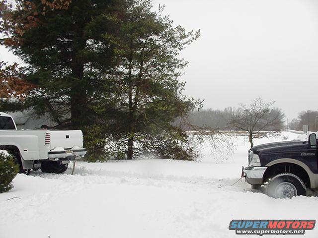 mvc018s.jpg Excursion Stuck and GMC pulling(wifestruck)
Time for the lift!!!