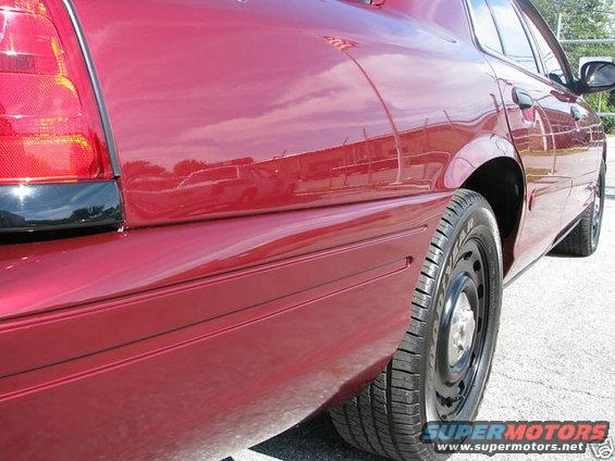 2005 Ford Crown Victoria rear quarter panel and wheel