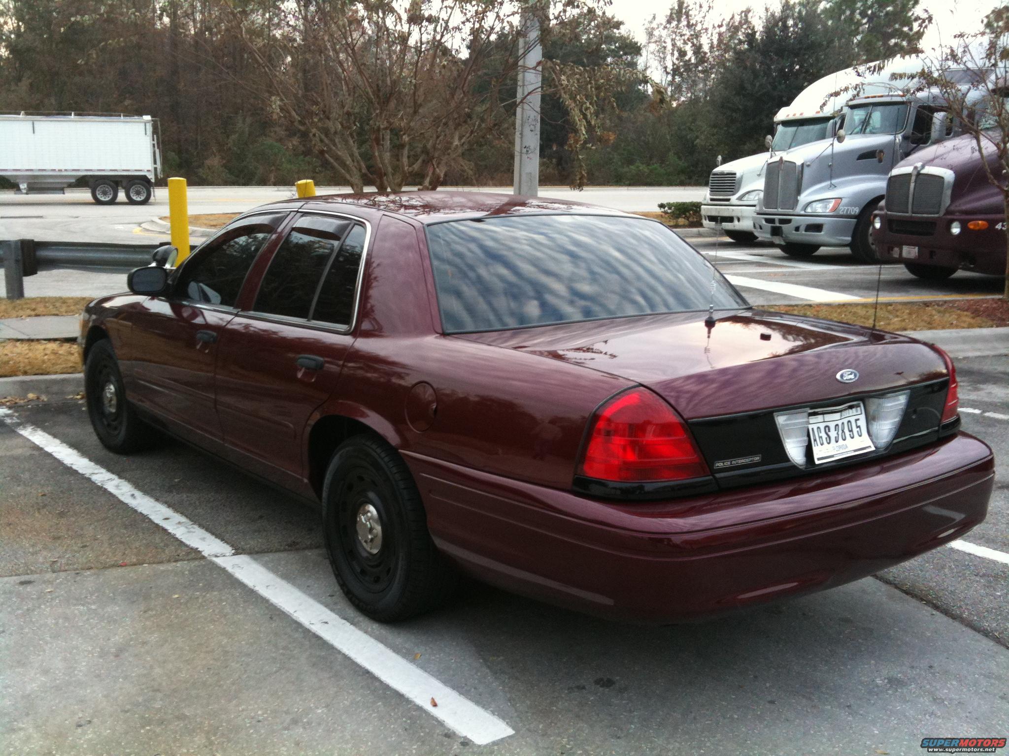 2005 Ford Crown Victoria photo