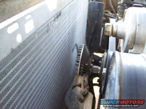 100_0828.jpg Clutch on fan went into radiator, busting one of the cores