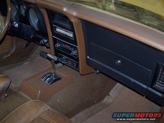 mustang1-015.jpg Another shot of the passenger's side showing the weathered dash pad. 