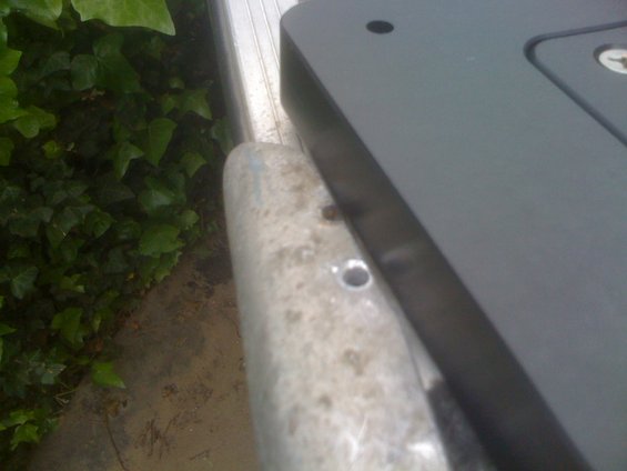 Trolling motor mount attached to a boat edge
