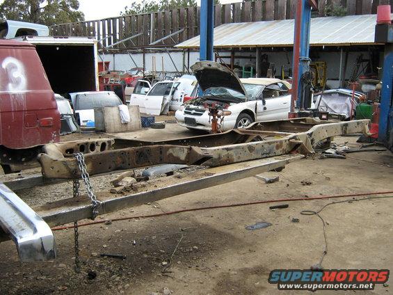 010.jpg new bronco frame