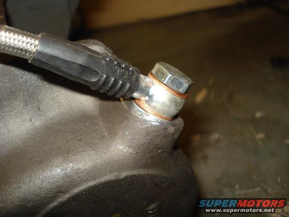 Brake caliper with banjo bolt and copper crush washers