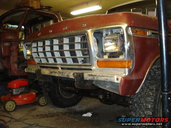 1979 Ford Bronco grille and front fender, missing headlight
