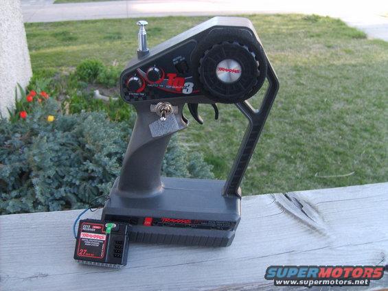 Traxxas radio transmitter and receiver with 27MHz label