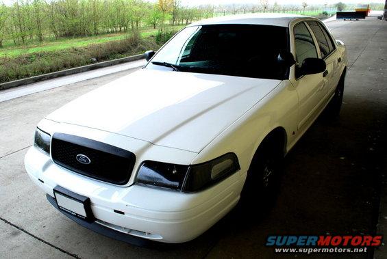 White 1998 Ford Crown Victoria, 3q-front view