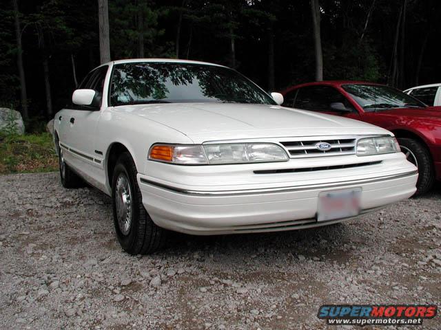 White 1995 Ford Crown Victoria front 3/4 view