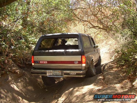 hollister-029.jpg damn, my rear flexes pretty good for stock