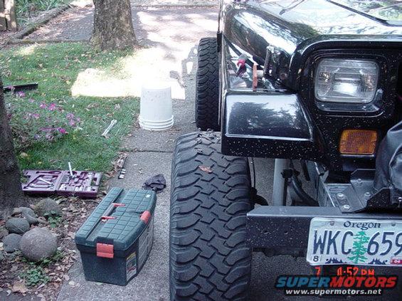 frank081003-126.jpg The tires really stick out there without the fender flares.