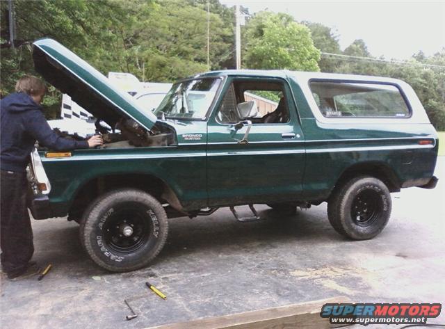 scotts-bronco.jpg bronco right after painting the wheels black