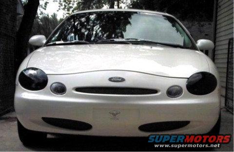 White 1997 Ford Taurus front view
