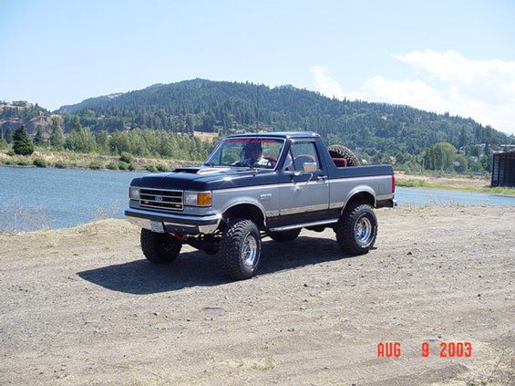 81103-085.jpg I stopped in Hoodriver for some poser shots