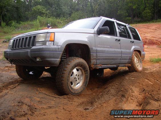 Silver Jeep Grand Cherokee off-roading