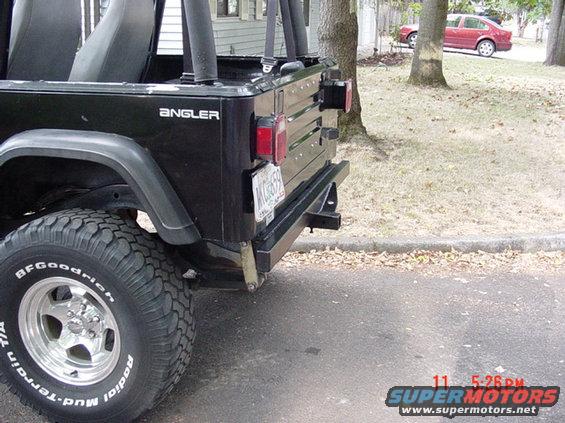 frank081003-232.jpg Bumper complete, without bumperettes.  Paint  job looks good.