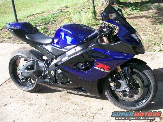 2006 Suzuki GSX-R 1000 sportbike, blue and black fairings, parked outdoors