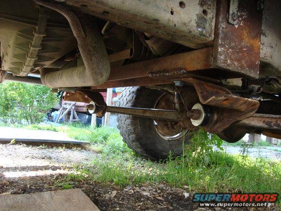 sas-001.jpg Passenger side view of radius arm bracket