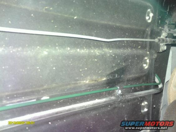 pict0017.jpg New brake line looks way better.