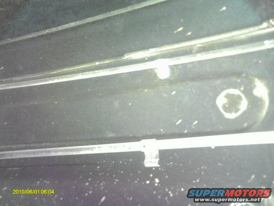 pict0021.jpg Replaced a bunch of broken clips holding the fuel line.