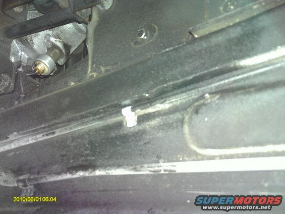 pict0022.jpg Fuel line clips were replaced by 1/4" diameter cable clamps from Home Depot. 