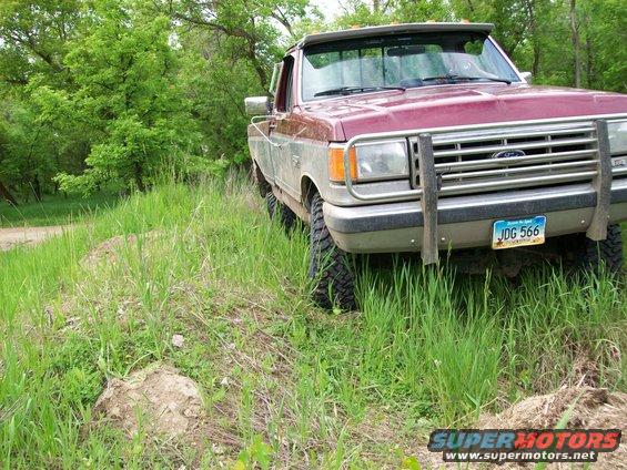 Maroon 1987 Ford F-150 3q-front view with chrome grille guard and license plate JDG 566