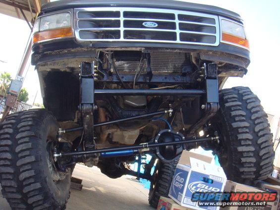 1992 Ford Bronco front axle and suspension with large tires