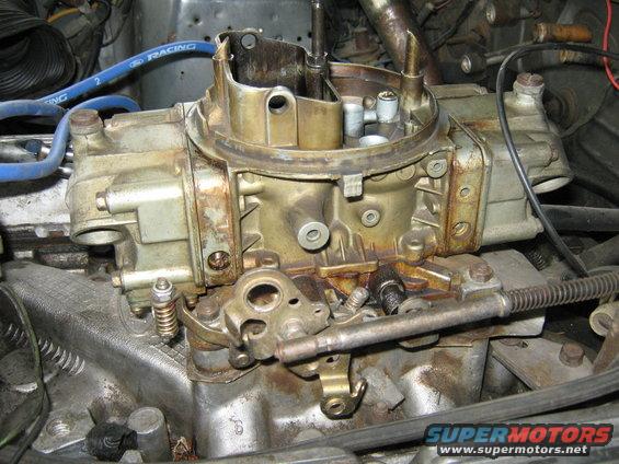 Engine carburetor with blue "Ford Racing" hose