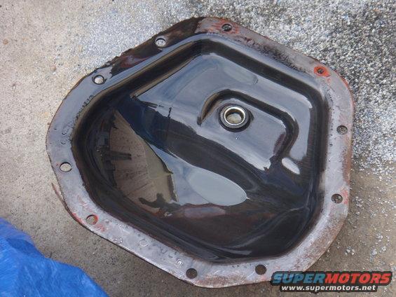 Differential cover with oil, resting on concrete