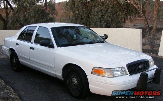 White 2003 Ford Crown Victoria, 3q front view