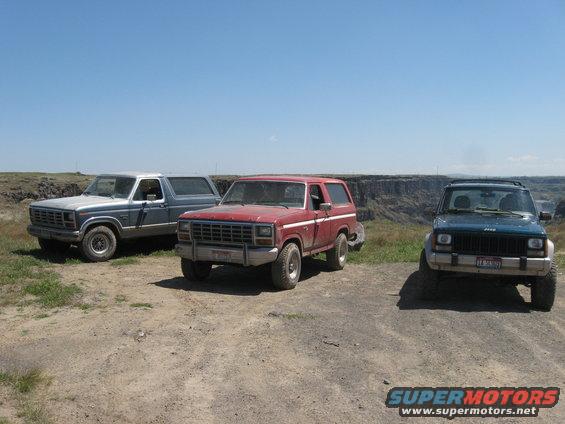 img_2097.jpg Posing in front of the snake river canyon.