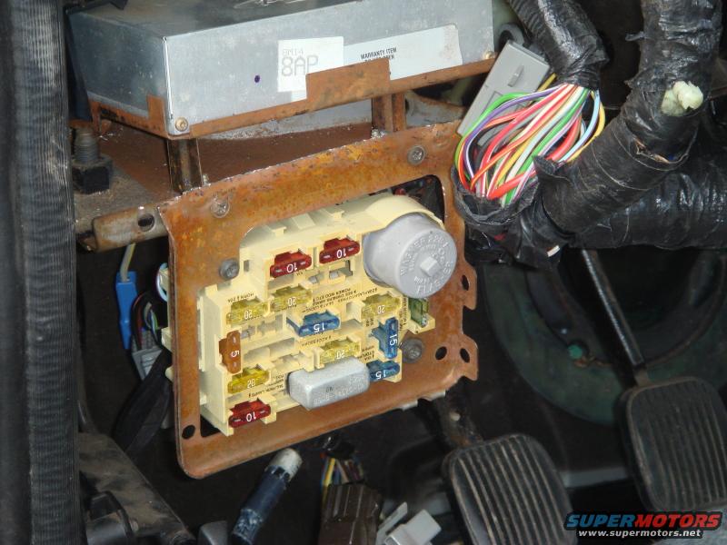 1989 Ford Escort photo