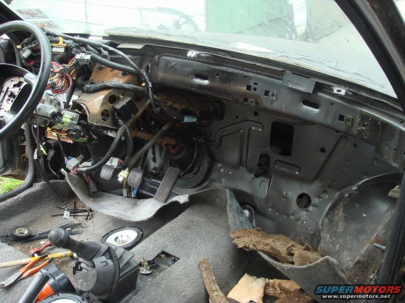 1989 Ford Escort photo