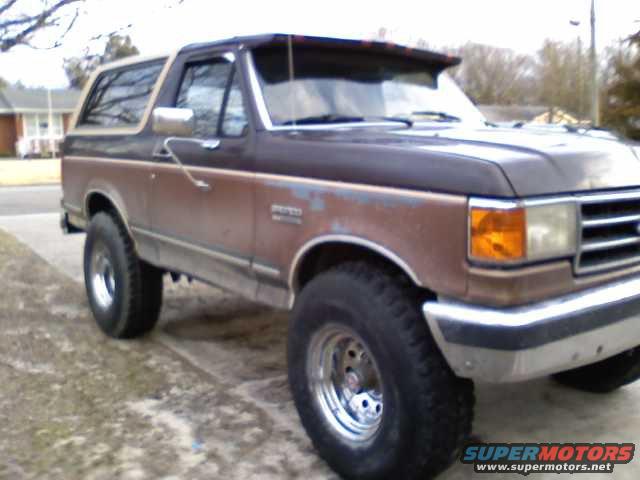 Brown Ford Bronco parked on a driveway