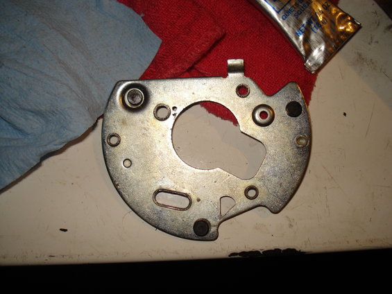 Distributor plate with mounting holes and a central cutout