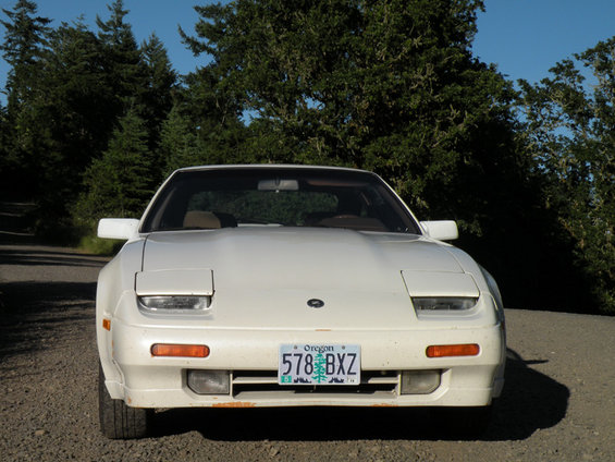 White 1989 Nissan 300ZX with pop-up headlights and Oregon license plate 578-BXZ