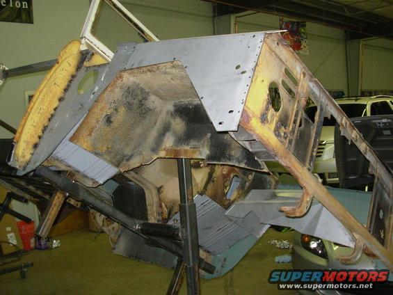 sw07.jpg The body has been extensively repaired.