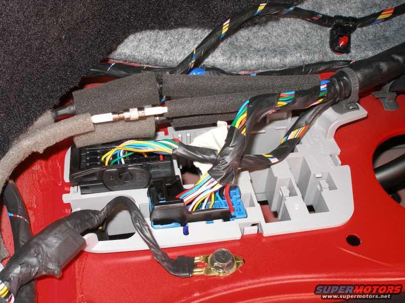 connector-mount-thing-below-drain-hose.jpg 