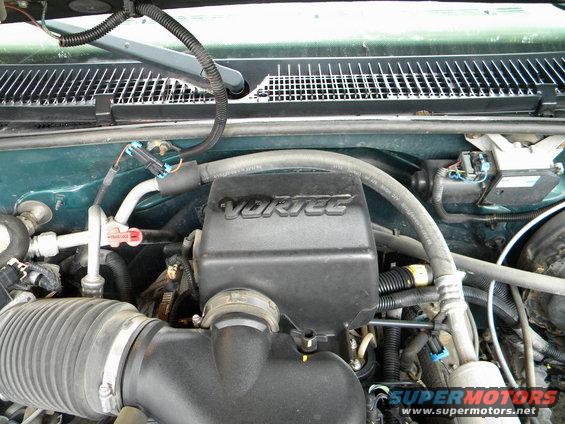 Engine bay with Vortec engine cover and hoses